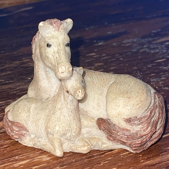 Vintage Lipco Miniature Horse and Colt Figurine Taiwan - Picture 2 of 7